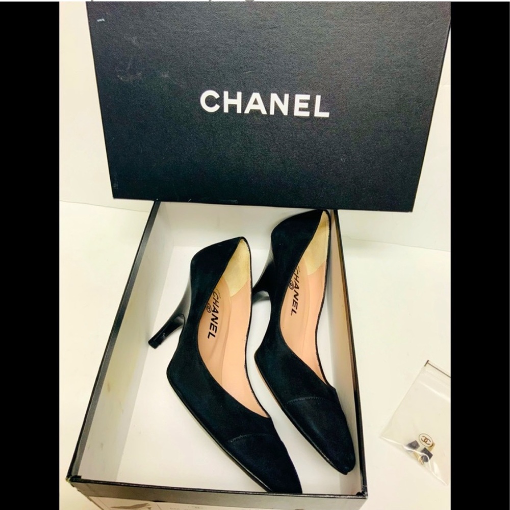 Chanel black suede pumps 2004 Karl Lagerfeld